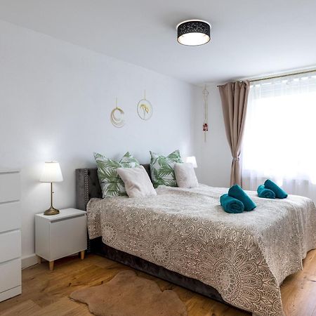 Schoenes, Modernes Apartment Mit Zwei Schlafzimmern - Zentral Mit Balkon Fuer 6 Personen Montabaur Exterior foto